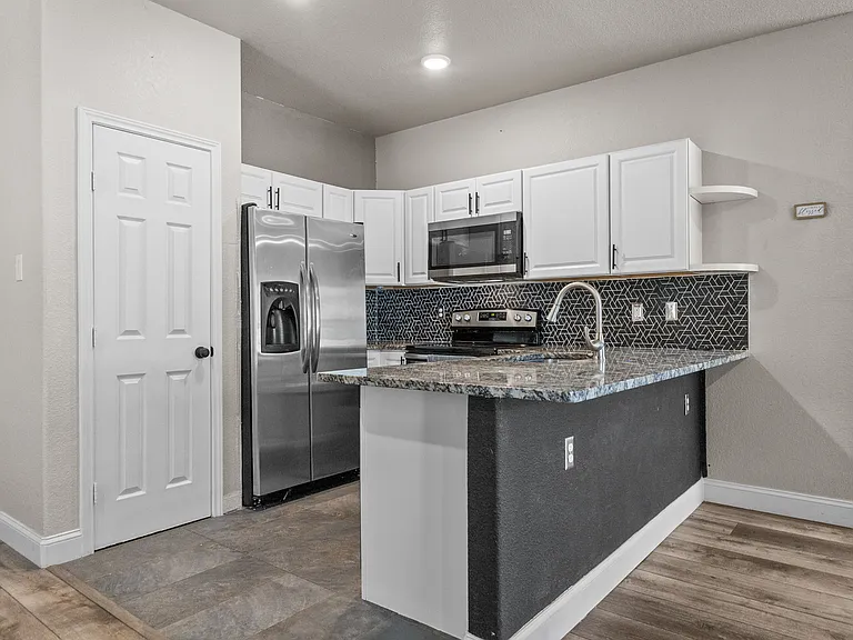 850 E Harvey Ave — Photo 13