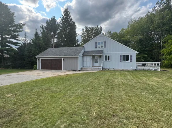 8277 Peninsula Dr, Stanwood, MI 49346