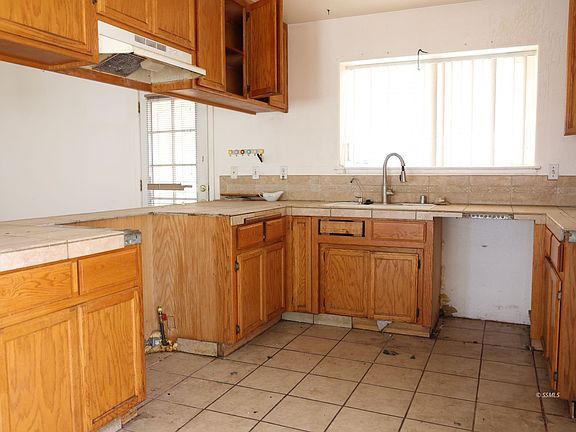 4th image of 425 Christopher Ct