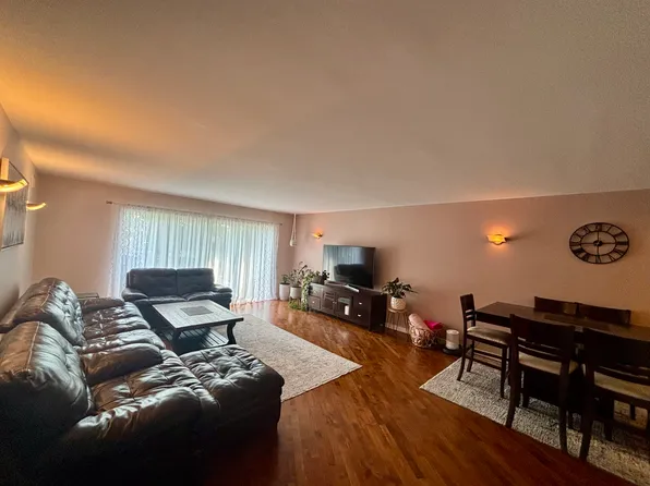 5400 Carriageway Dr, Rolling Meadows, IL 60008