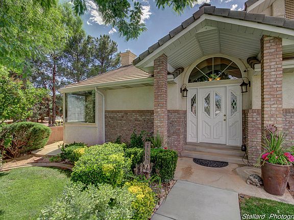 5th image of 492 W Mariposa Dr