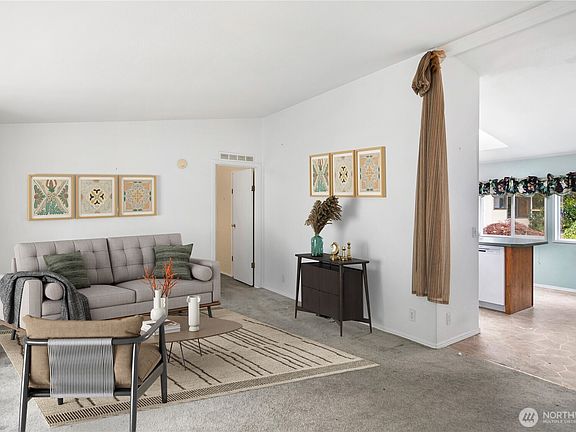 5th image of 403 Cedar Avenue
