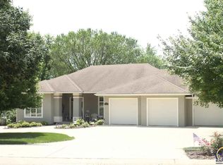 6809 SW Fountaindale Rd, Topeka, KS 66614