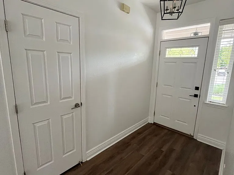 1379 Elges Ave — Photo 3
