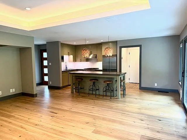2594 Roosevelt Ave — Photo 8