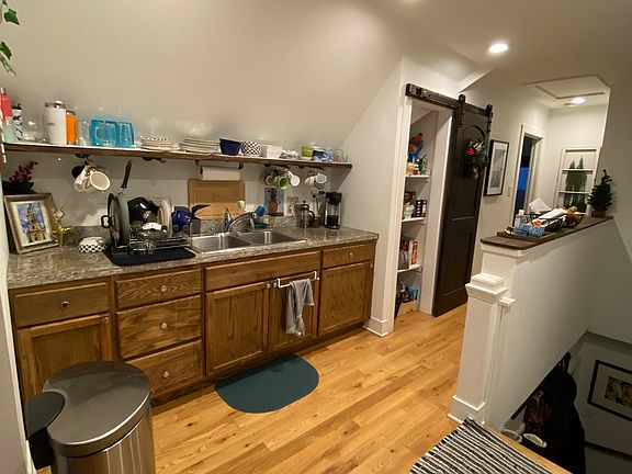 4th image of 2704 N Stowell Ave #A