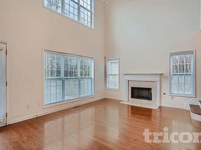 18 Parklin Trl — Photo 23