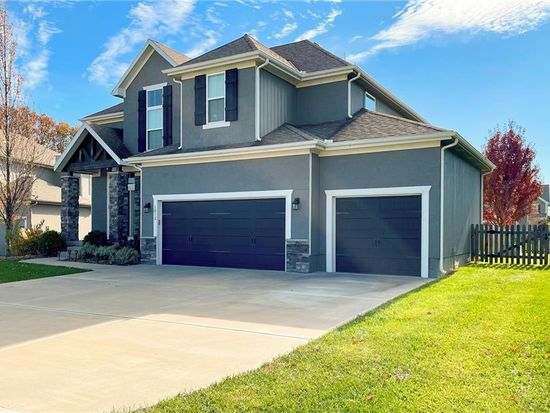 1012 SE Auburn Ct, Blue Springs, MO 64014