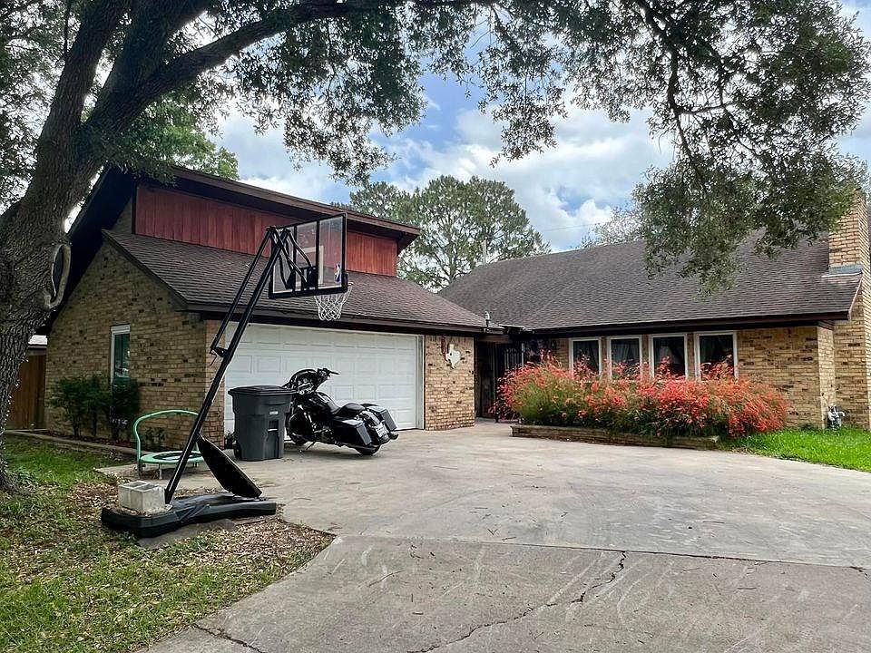 1st image of 2 Holly Ln