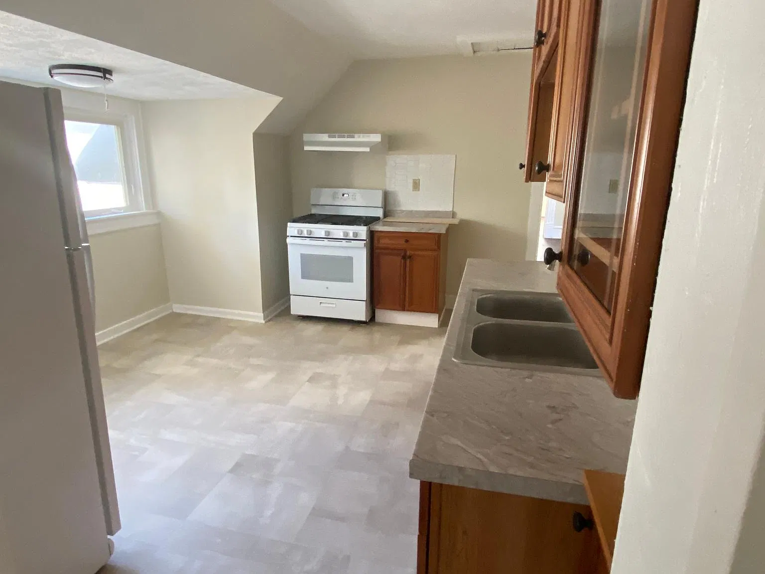 2 bed, $995 — Photo 2