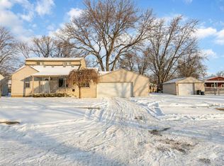 26427 Beaconsfield St, Roseville, MI 48066