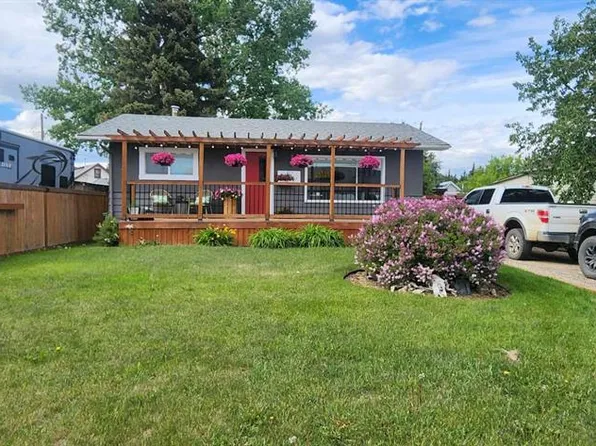 107 S 6a St, Beaverlodge, AB T0H 0C0