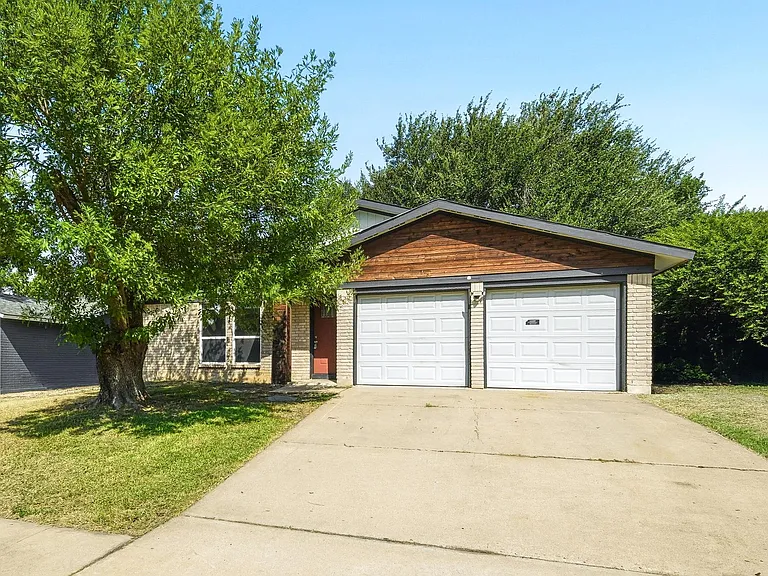 11104 Ptarmigan Dr — Photo 1