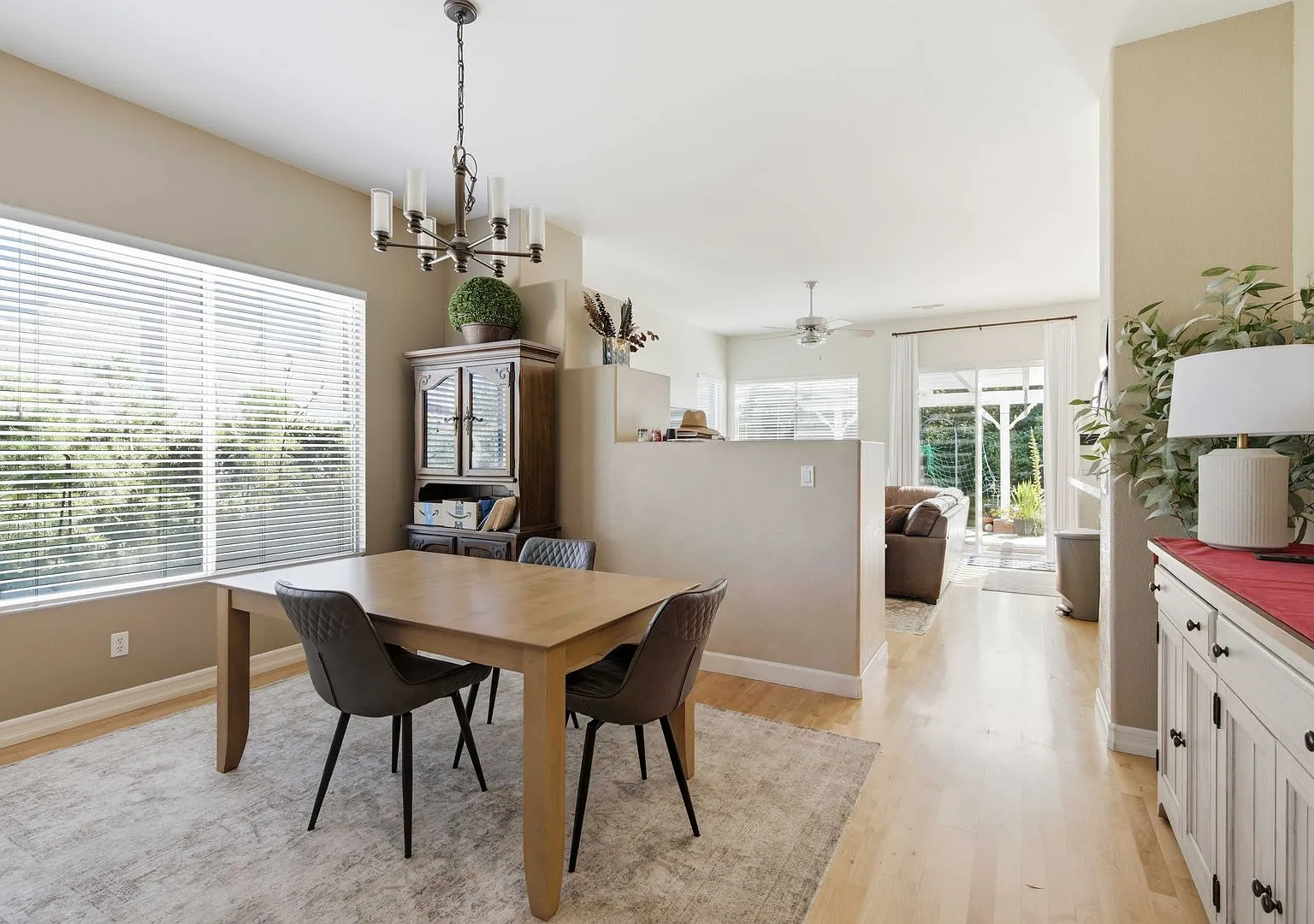 Gorgeous Single Story Home in Santa Clarita! — Photo 4