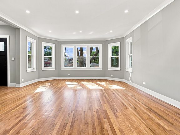 4th image of 2711 N 77th Ave