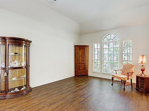 Looking into the Formal Living Room - light bright walls infused with lots of natural light.