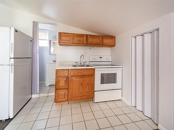 4th image of 6300 SW 19th St
