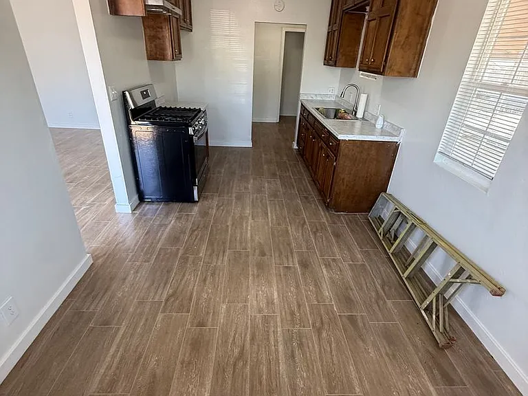 415 Jeffrey St — Photo 9