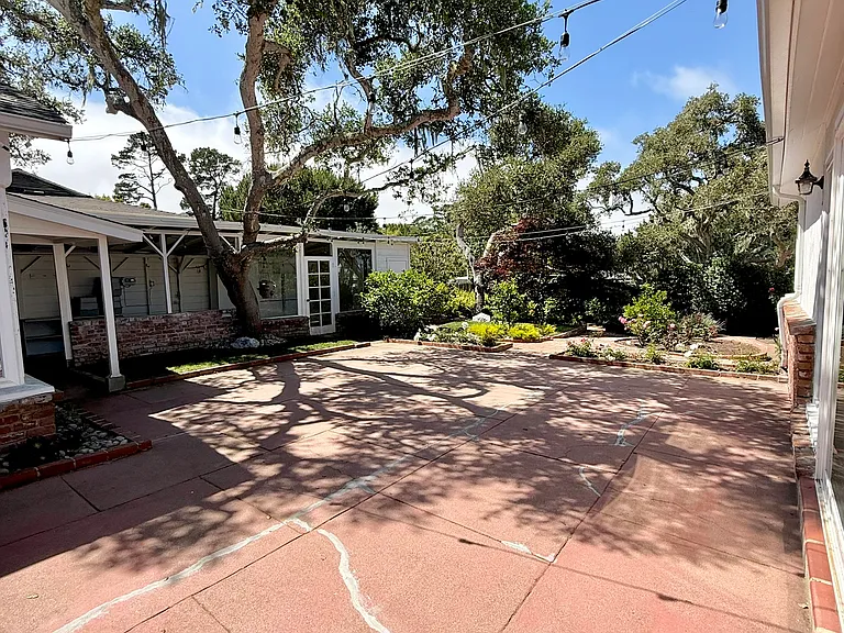 810 Martin St — Photo 17