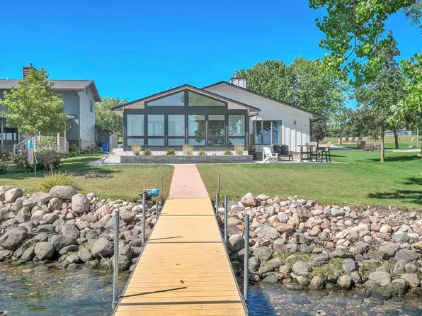 11260 240th Ave, Spirit Lake, IA 51360
