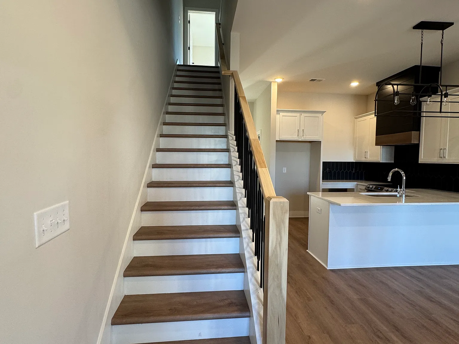 3 bed, 1430 sqft, $2,499 — Photo 4