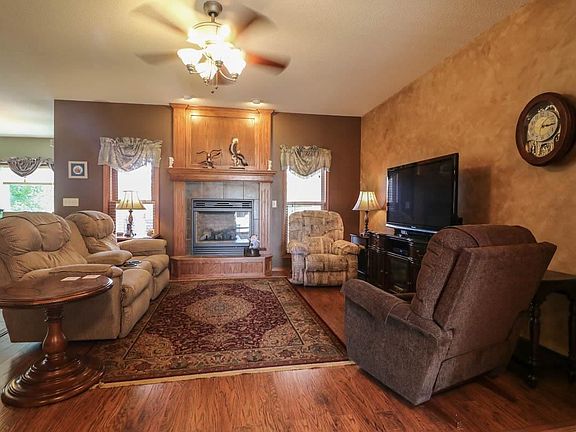 4th image of 1417 E Hiddenridge Cir