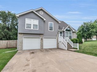 1004 Sam G Hiner Dr, Cameron, MO 64429