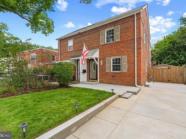 825 S Ivy St, Arlington, VA 22204