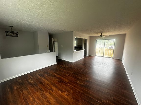 4th image of 661 Elk Lake Dr