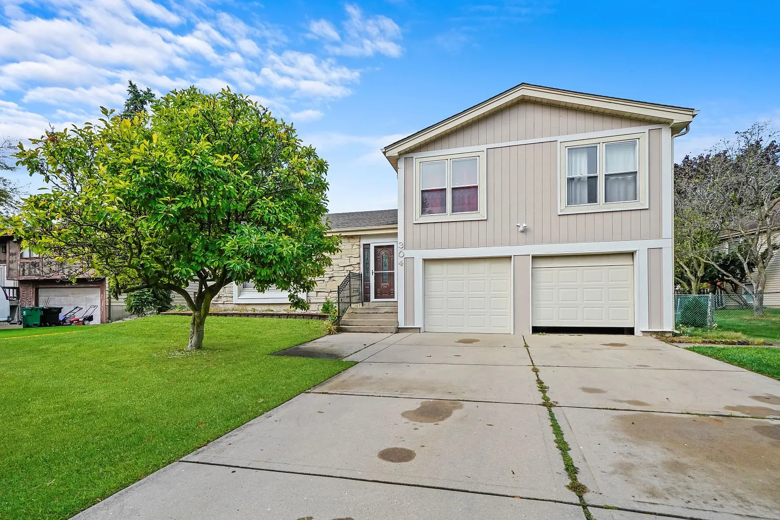 304 Sutherland Ln photo 1