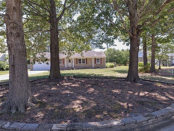2nd image of 1683 Meredith Rd