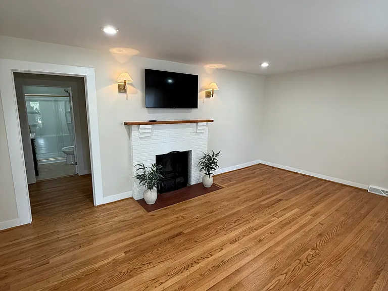 1087 Whitaker Rd — Photo 4