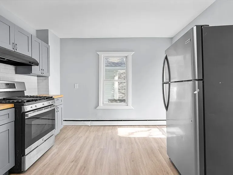 746-748 Maple St — Photo 26