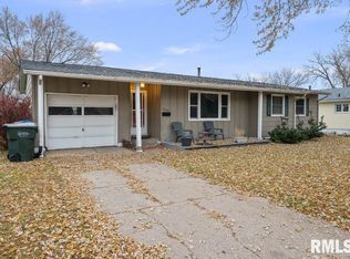 238 Colony Dr, Davenport, IA 52806