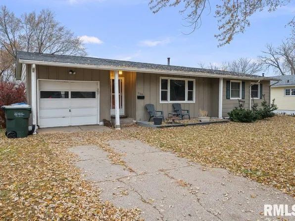 238 Colony Dr, Davenport, IA 52806