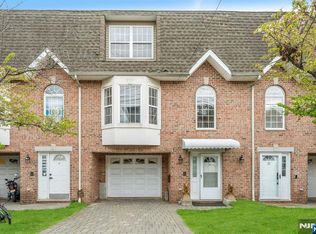 29 Prospect St, Palisades Park, NJ 07650