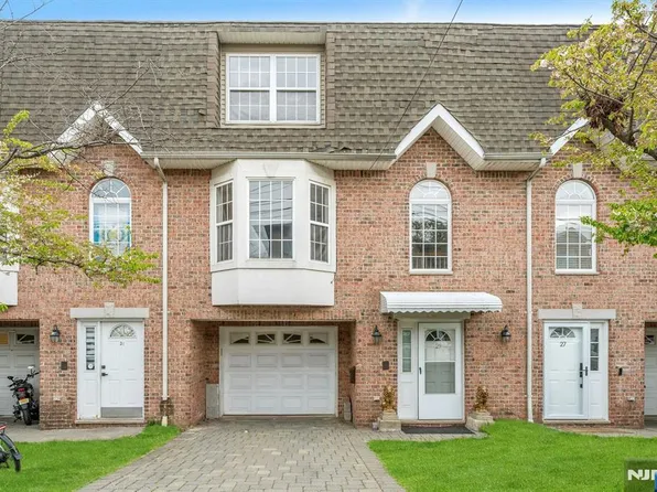 29 Prospect St, Palisades Park, NJ 07650
