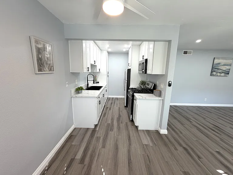 Welcome to Pacific View Apartments — Photo 22