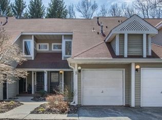 15 Schofield Ct, Oak Ridge, NJ 07438