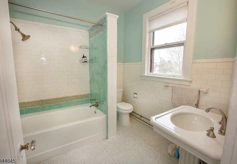 110 Montclair Ave — Photo 39