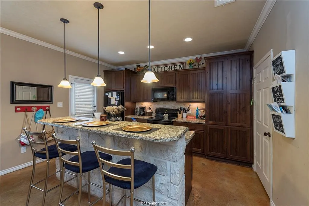 4 bed, 1779 sqft, $2,000 — Photo 3