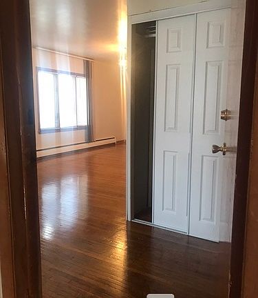 5th image of 18 Tuxedo Pl