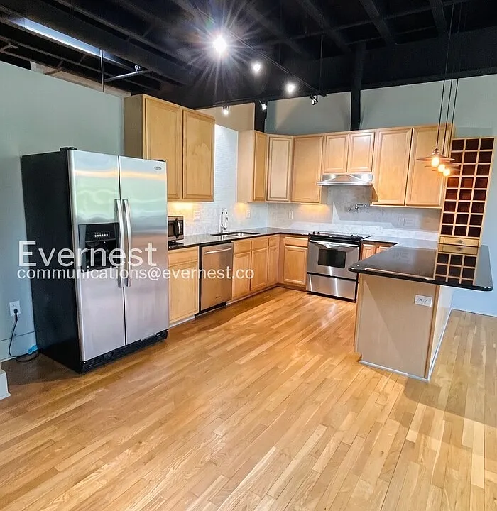 1 W 5th St #302