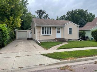 808 10th Ave SE, Aberdeen, SD 57401