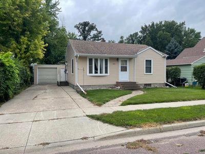 808 10th Ave SE, Aberdeen, SD, 57401