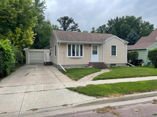808 10th Ave SE, Aberdeen, SD 57401