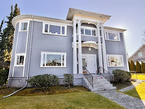 Charming Apartment in Tacoma's Historic Stadium District Photo 1