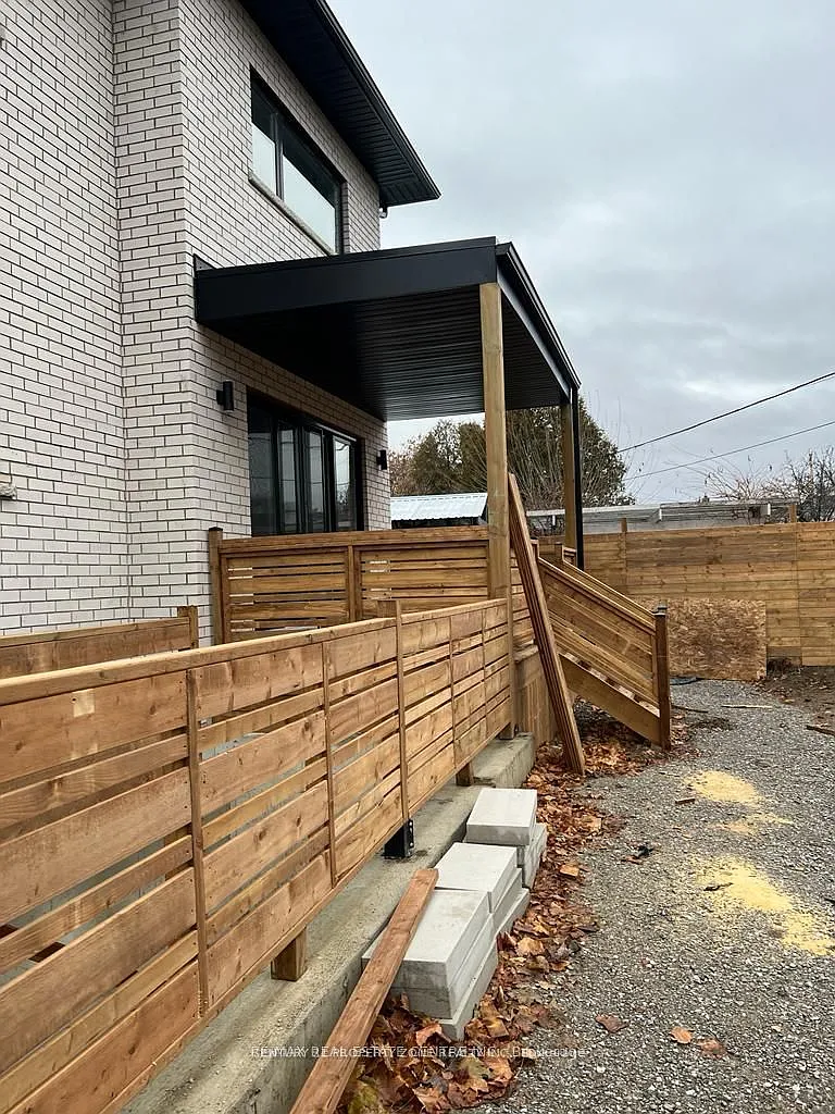 Building Photo - 33 Twin Pauls Cres #BASEMENT