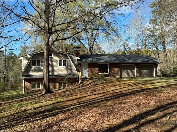 1085 Deep Wood Dr, Germanton, NC 27019