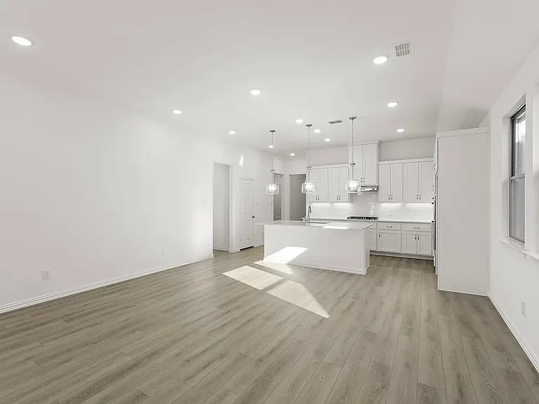 2127 Meadowlark Ln — Photo 3
